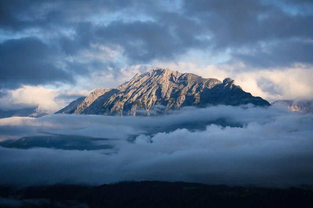 Lorem ipsum dolor sit amet, consectetur adipiscing elit. mountains, sunrise, alps-7302806.jpg